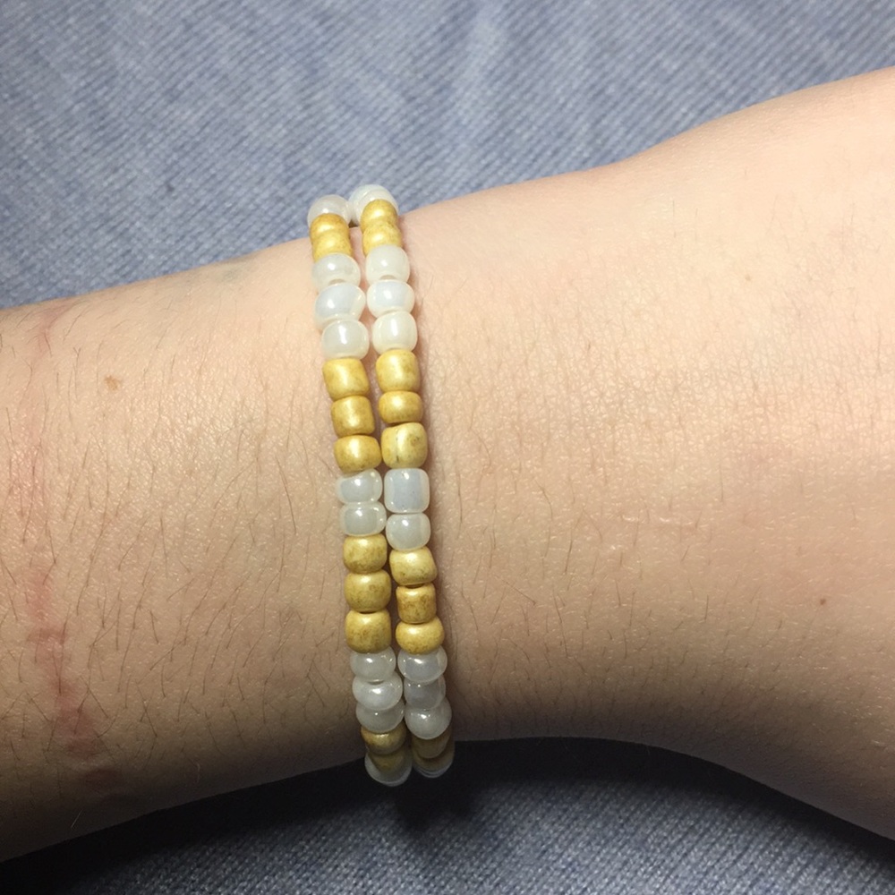 Beaded Bracelet - Gold and White - Picture 4 of 4
